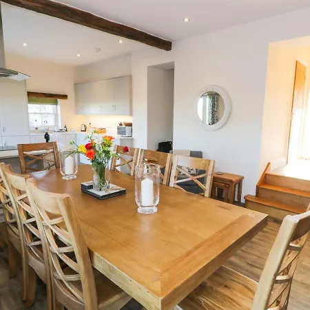 Дом отдыха The Byre, Grange-over-sands Грейндж-овер-Сандс